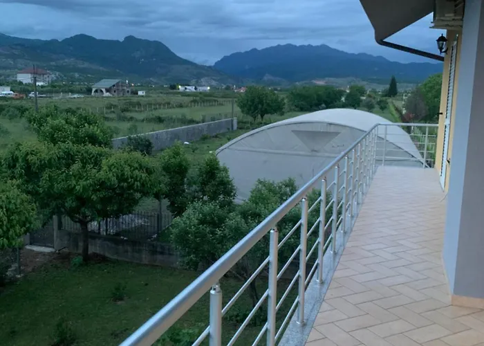 Linda ホームステイ Shkodër