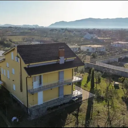 Linda Habitación en casa particular Shkodër