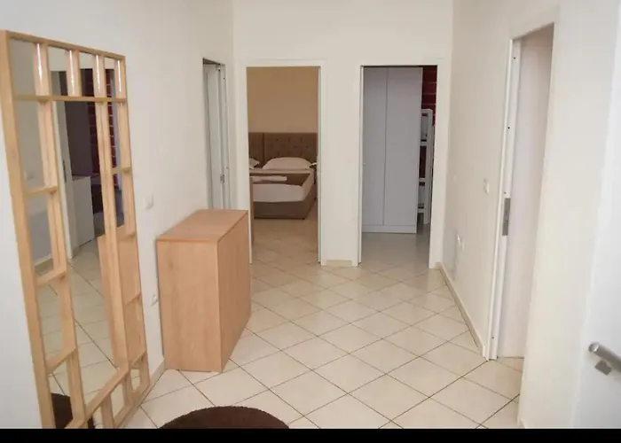 בית אירוח Linda *