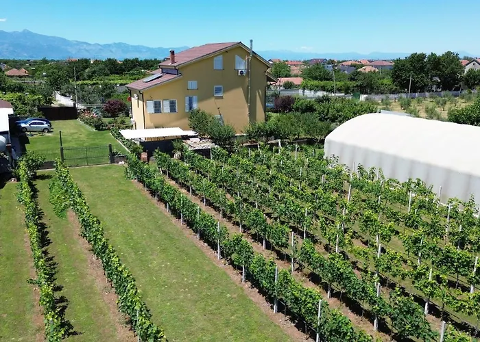 Linda בית אירוח *